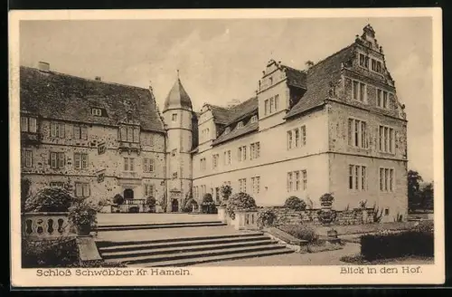 AK Schwöbber /Hameln, Blick in den Schlosshof