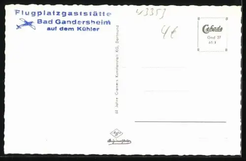 AK Bad Gandersheim, Ortsansicht aus der Vogelschau, Kirche, Brunnen, Strassenpartie mit Fachwerkhaus