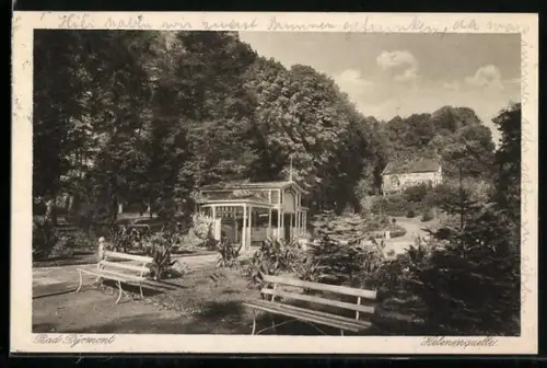 AK Bad Pyrmont, Helenenquelle mit Grünanlagen