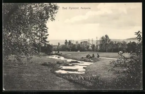 AK Bad Pyrmont, Parkpartie mit Bach