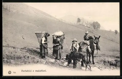 AK Bauernfamilie mit einem Maultier auf den Feldern unterwegs