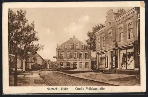 AK Nortorf i. Holst., Grosse Mühlenstrasse mit Holsteinisches Haus