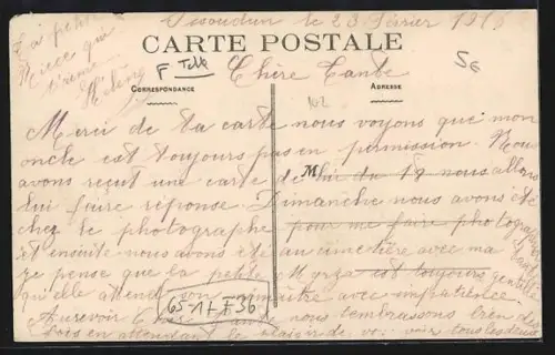 AK Issoudun, La Gare, Bahnhofsgebäude mit Uhr