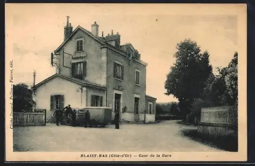 AK Blaisy-Bas, Cour de la Gare / Bahnhof