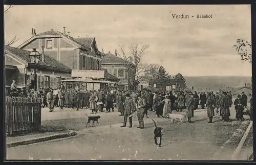 AK Verdun, Strassenleben am Bahnhof