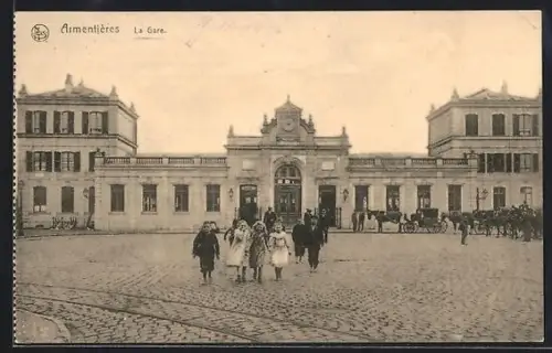 AK Armentières, Leute und Fuhrwerke am Bahnhof