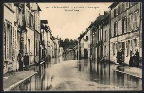 AK Bar-sur-Seine, La Crue de la Seine 1910, Rue de L`Etape, Hochwasser