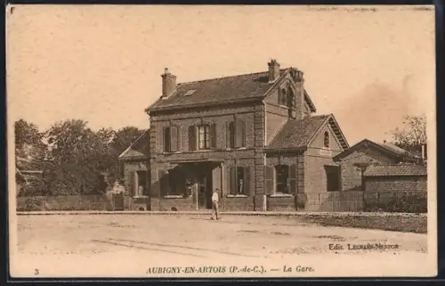 AK Aubigny-en-Artois /P.-de-C., La Gare, Bahnhof