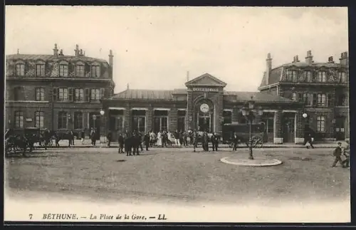 AK Béthune, La Place de la Gare, Bahnhofsplatz