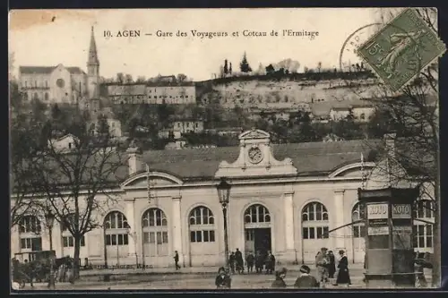 AK Agen, Gare des Voyageurs et Coteau de l`Ermitage, Bahnhof mit Passanten