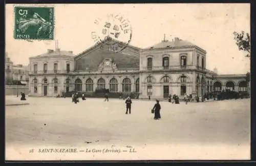 AK Saint-Nazaire, La Gare, Arrivée, Bahnhof
