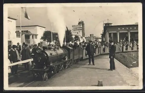 AK Düsseldorf, Grosse Ausstellung 1926, Liliputbahn im Ausstellungsgelände, Kleinbahn