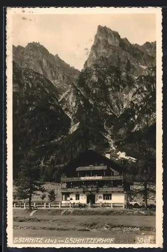 AK Gschnitz, Gasthof Gschnitzerhof vor Bergkulisse