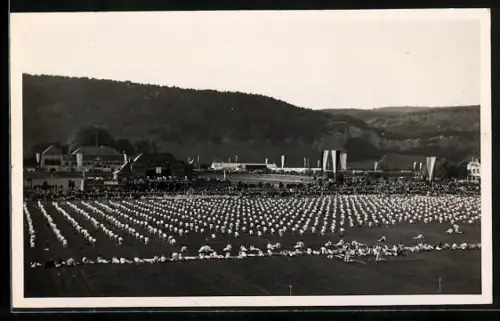 Foto-AK Trier, Turnfest 1932, Blick auf die Wiese