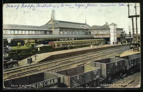 AK Clapham, Junction, View of the station with train, Bahnhof