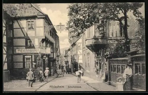 AK Hildesheim, Blick in die Schuhstrasse, Gastwirtschaft von Wwe. Ludwig Pape