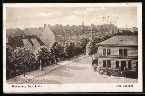 AK Falkenberg /Halle, Strassenpartie am Bahnhof