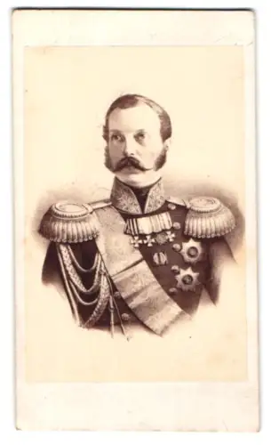 Fotografie Portrait Zar Alexander II. von Russland un Uniform mit Orden, nach einem Gemälde