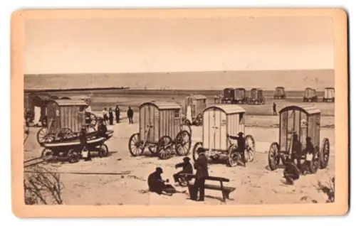 Fotografie unbekannter Fotograf, Ansicht Norderney, Badekarren am Herrenstrand von Norderney