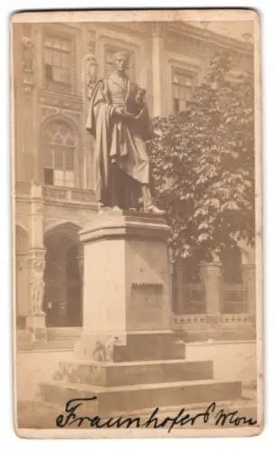 Fotografie unbekannter Fotograf, Ansicht München, das Frauenhofer Denkmal