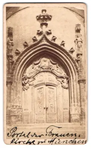 Fotografie unbekannter Fotograf, Ansicht München, das Porat der Frauenkirche