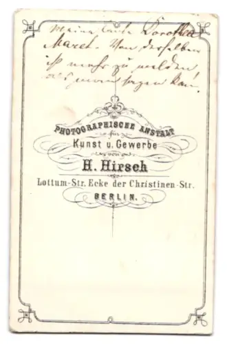 Fotografie H. Hirsch, Berlin, Lottum-Str. Ecke der Christinen-Str., Porträt einer Dame