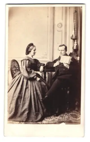 Fotografie Viktor Immisch, Altenburg, Elegantes Paar im Salon