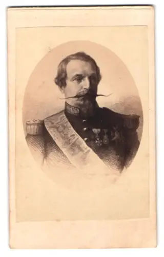Fotografie Napoleon III. Bonaparte, Kaiser der Franzosen in Uniform mit Bruststern