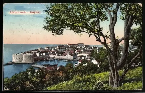 AK Dubrovnik, Ortsansicht mit Festung von einer Anhöhe aus