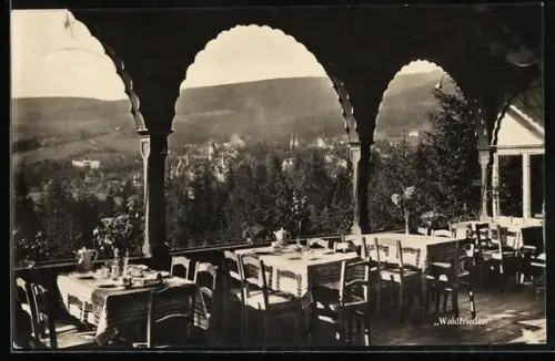 AK Bad Flinsberg, Cafe-Restaurant Waldfrieden Geschw. Hübner, Terrasse mit Blick auf den Ort
