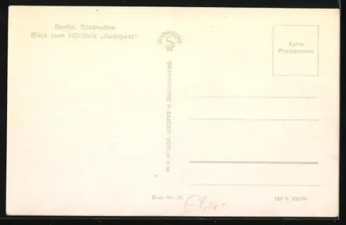 AK Berlin-Friedrichshain, Stalinallee mit Blick zum HO-Café Budapest