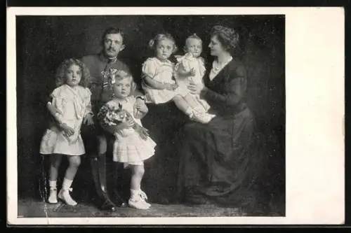 AK Kaiser Karl I. von Österreich mit Gemahlin und Kronprinz Otto, Erzherzogin Adelheid, Robert und Felix