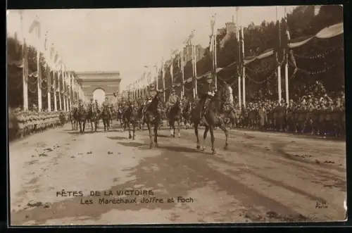 AK Paris, Les Fêtes de la Victoire 14 Juillet 1919, Les Maréchaux Joffre et Foch, die Marschalle führen die Parade an
