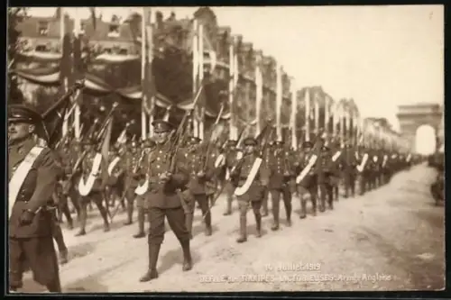 AK Paris, Siegesparade / Fete de la Victoire 14.07.1919, britische Soldaten während der Parade