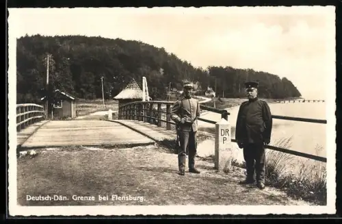 AK Flensburg, Deutsch-Dänische Grenze, Grenzposten, Brücke