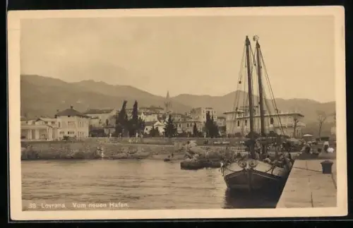 AK Lovrana, Partie am neuen Hafen mit Segelschiff
