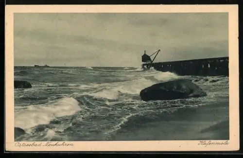 AK Neukuhren, Hafenmole bei rauer See