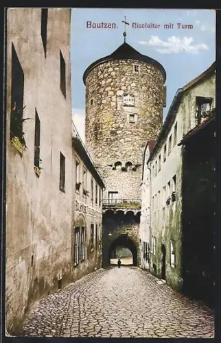 AK Bautzen, Nicolaitor mit Turm, Strasse Nicolaipforte