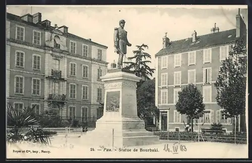 AK Pau, Statue de Bourbaki devant les bâtiments historiques