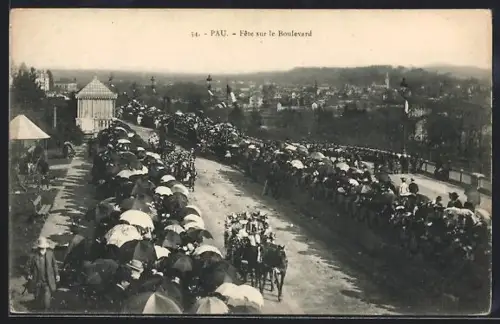 AK Pau, Fête sur le Boulevard