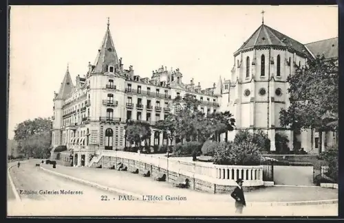 AK Pau, L`Hôtel Gassion et l`église adjacente