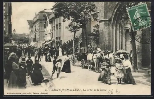 AK Saint-Jean-de-Luz, La sortie de la Messe