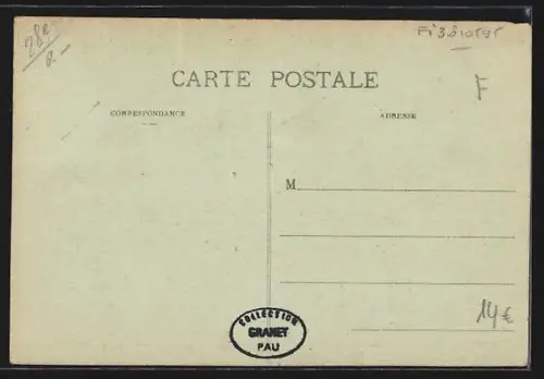 AK Pau, Place des Écoles avec tramway et marché animé