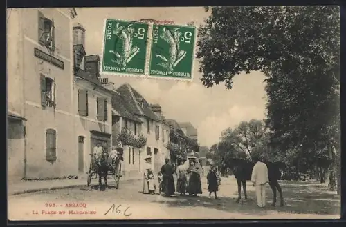 AK Arzacq, La Place du Marcadieu avec habitants et chevaux