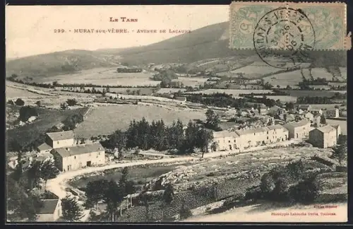 AK Murat-sur-Vèbre, Avenue de Lacune et vue sur le paysage rural environnant