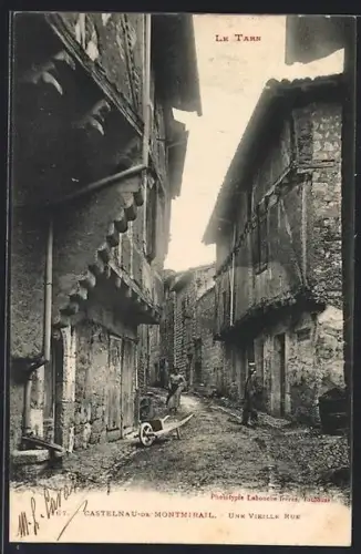 AK Castelnau-de-Montmiral, Une vieille rue