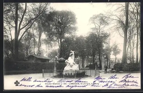 AK Limoges, Le Jardin d`Orsay avec statue centrale et arbres environnants