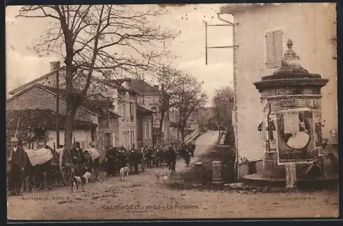 AK Caussade, La Fontaine avec scène de rue animée et charrettes