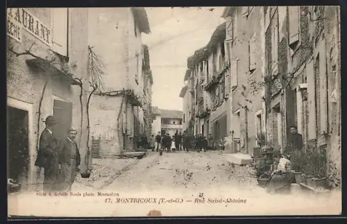AK Montricoux, Rue Saint-Antoine animée avec habitants
