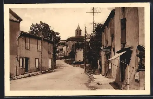 AK St-Juéry /Tarn, Côte de St-Juéry-le-Haut avec rue principale et église en arrière-plan